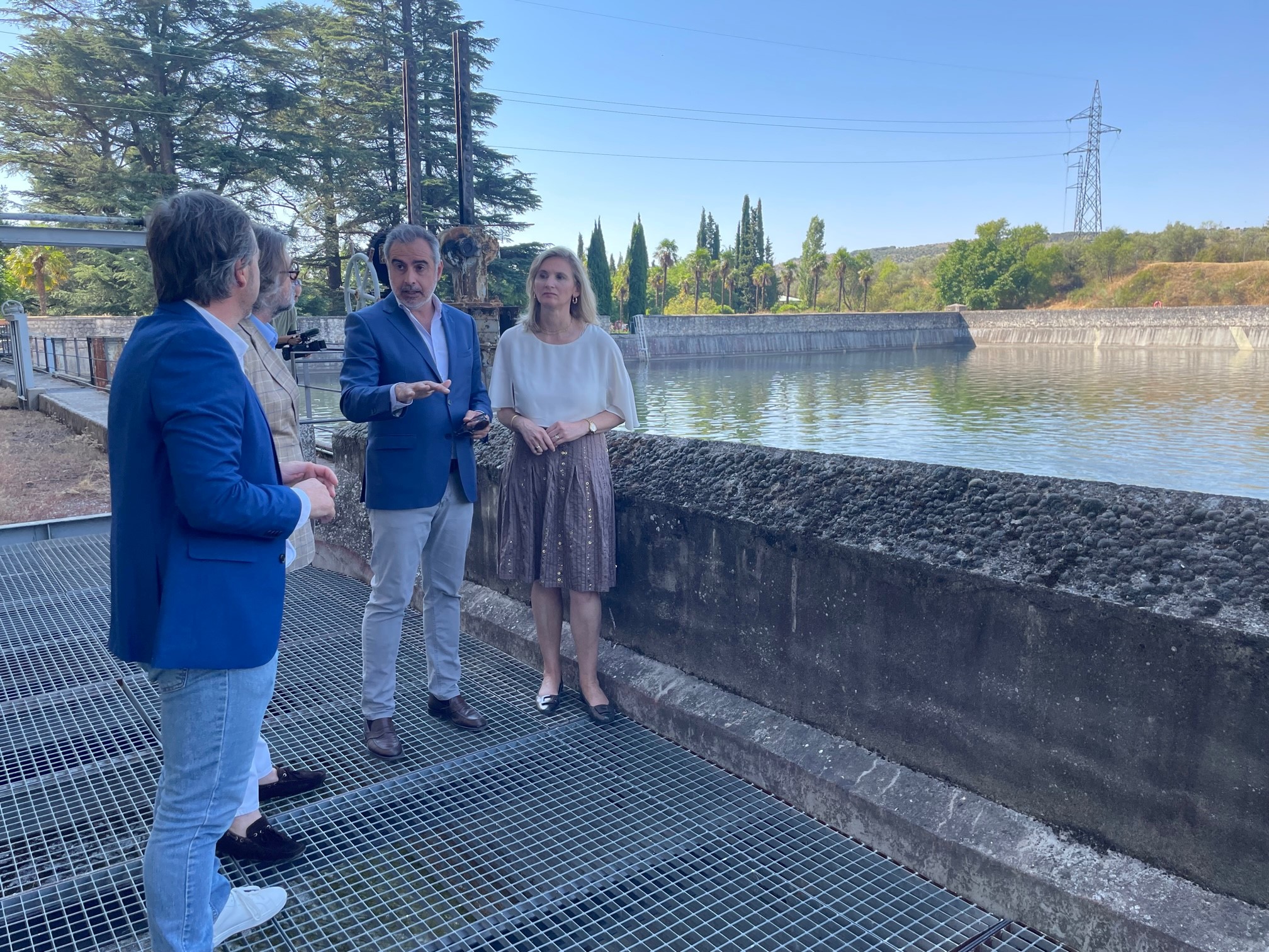 <p>Vista del depósito de agua sobre el que se instalarán los paneles solares</p>